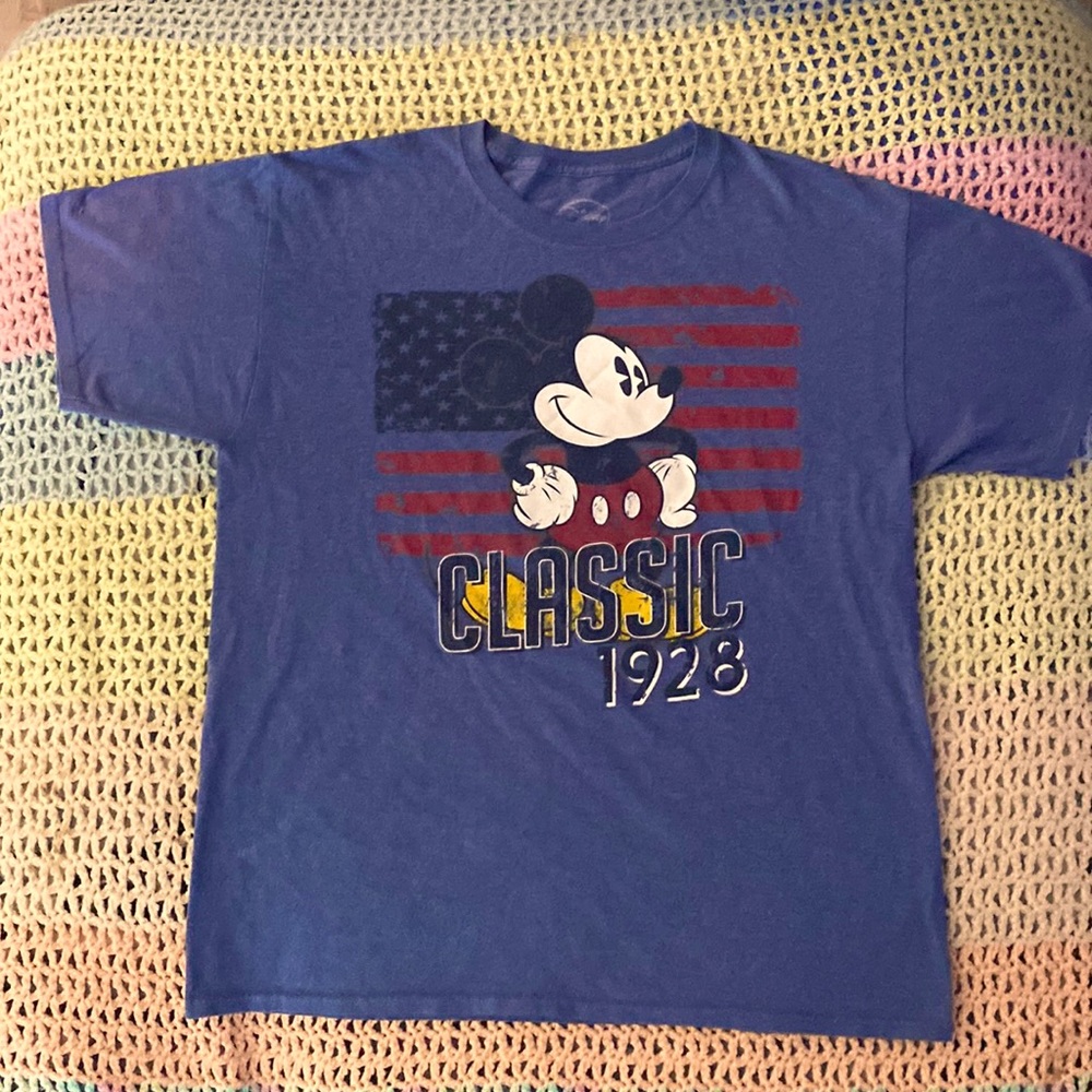 T-Shirt  Large